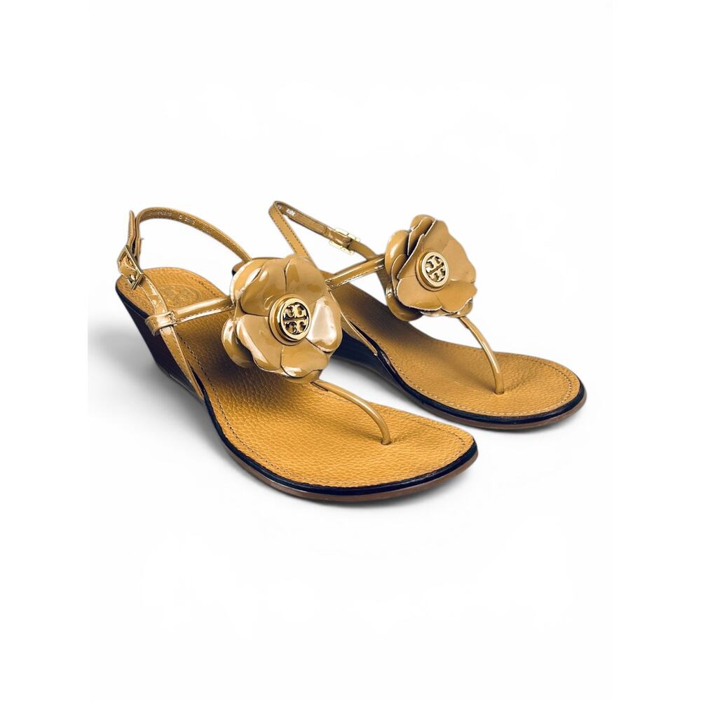 Tory Burch Shelby Flower Thong Wedge Sandals Camel Patent Leather 6.5